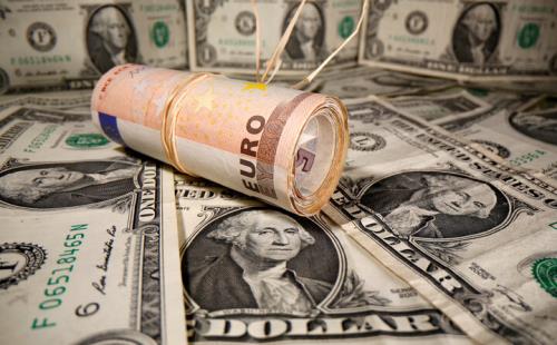 قیمت دلار و یورو در مرکز مبادله ایران دوشنبه یک مرداد